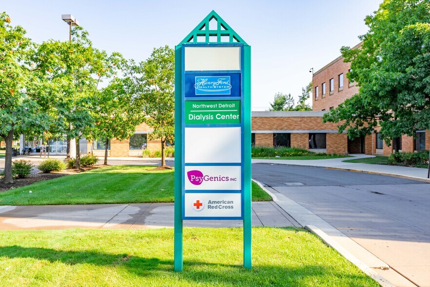 7800 W Outer Dr, Detroit, MI à louer - Photo de l’immeuble – Image 2 sur 14