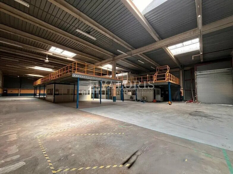 Industriel/Logistique dans Vitrolles à louer - Photo de l’immeuble – Image 1 sur 10