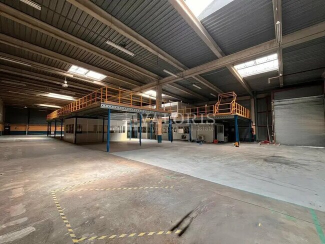 Plus de détails pour Industriel/Logistique à louer