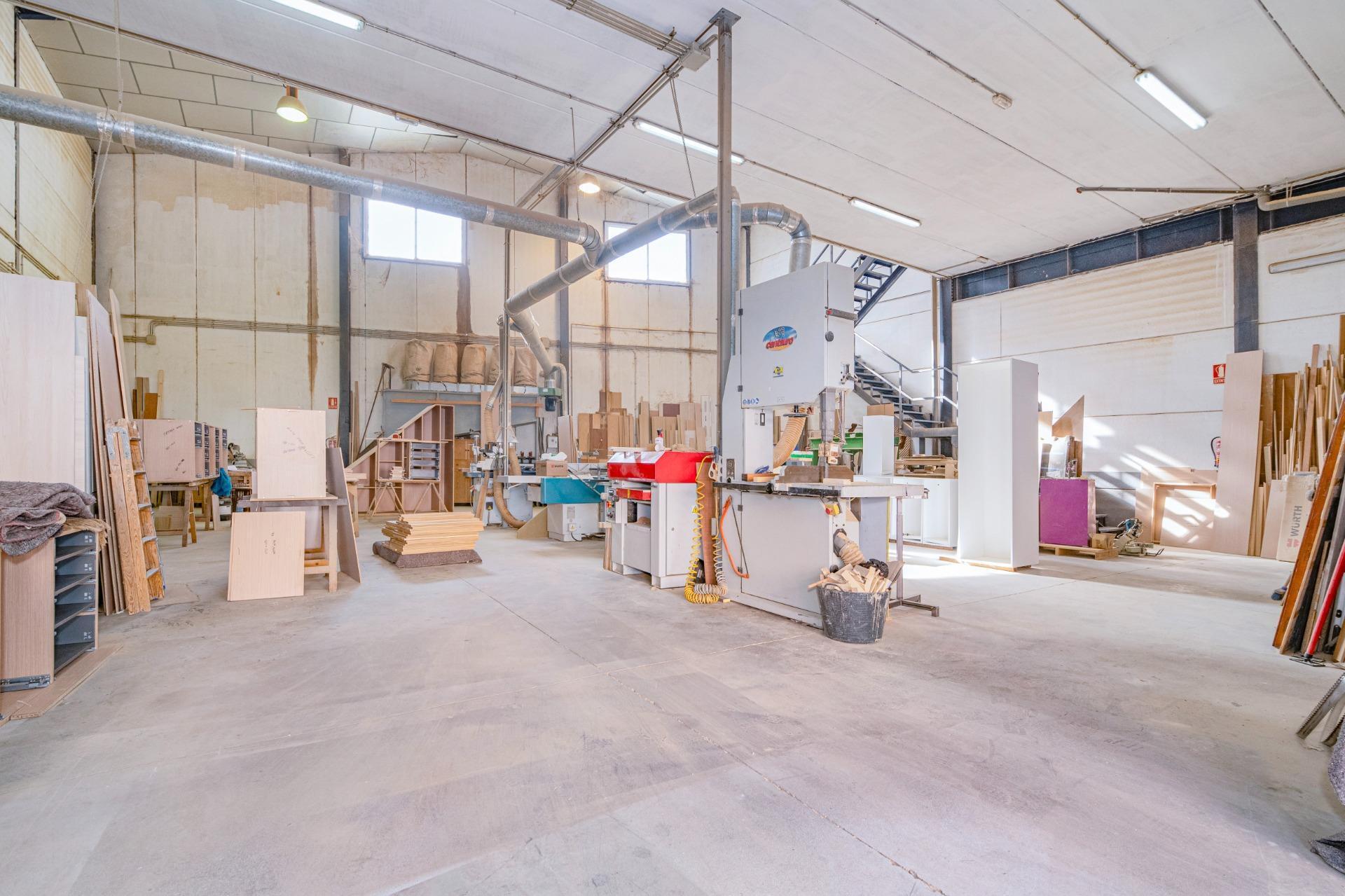 Industriel/Logistique dans Peligros à vendre Photo de l’immeuble– Image 1 sur 28