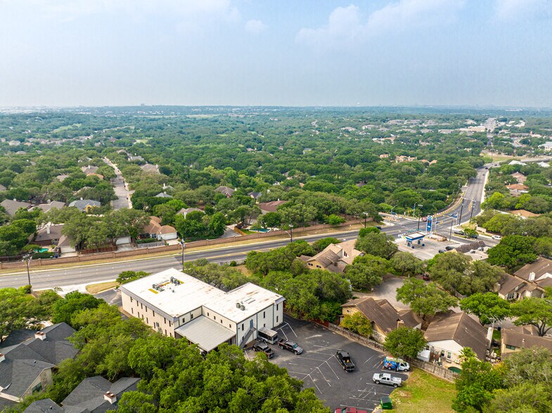 975 W Bitters Rd, San Antonio, TX à vendre - Photo de l’immeuble – Image 3 sur 12