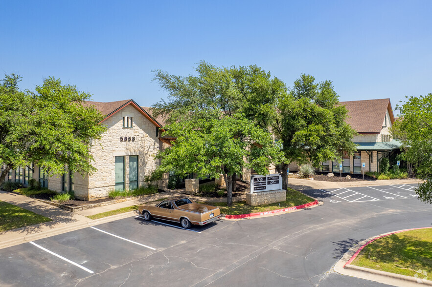 5353 Williams Dr, Georgetown, TX à louer - Photo de l’immeuble – Image 3 sur 14