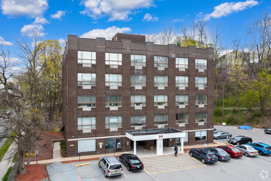 201 South Ave, Poughkeepsie, NY à louer - Photo de l’immeuble – Image 3 sur 8