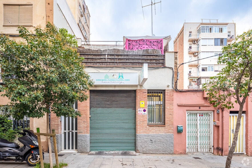 Immeuble residentiel dans Barcelone, Barcelona à vendre - Photo principale – Image 1 sur 2