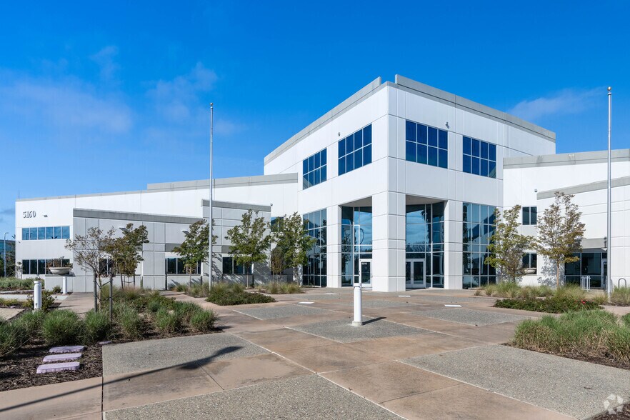 5160 Hacienda Dr, Dublin, CA à louer - Photo de l’immeuble – Image 3 sur 12