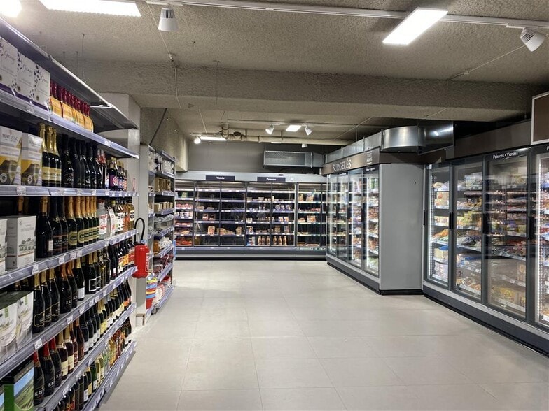 Local commercial dans Paris à louer - Photo de l’immeuble – Image 2 sur 9