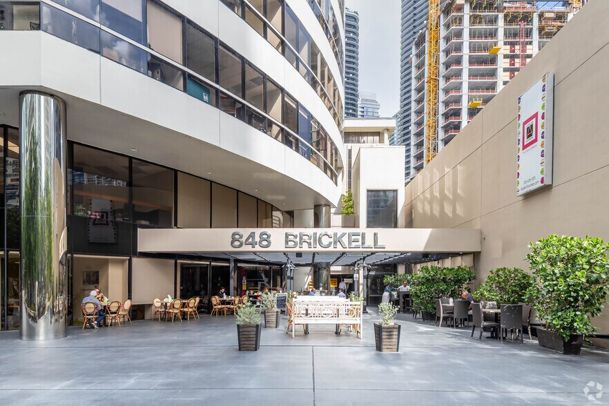848 Brickell, Miami, FL à louer - Photo de l’immeuble – Image 3 sur 13