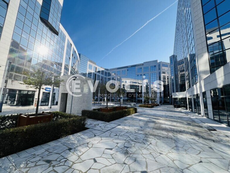 9-10 Porte De Neuilly, Noisy-le-Grand à louer - Photo de l’immeuble – Image 1 sur 14