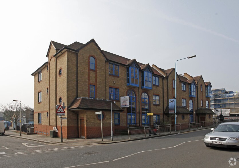 152-154 High St, Brentford à vendre - Photo de l’immeuble – Image 2 sur 40