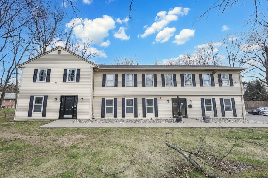 584 State Rt 17, Ridgewood, NJ à louer - Photo de l’immeuble – Image 2 sur 3