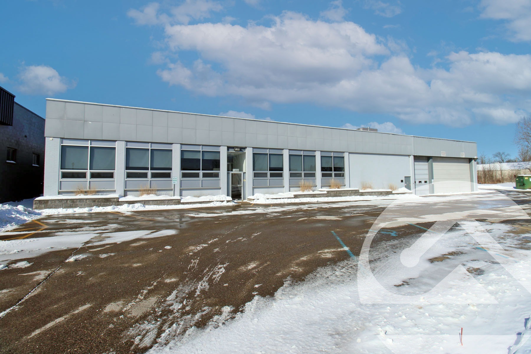 5388 Hill 23 Dr, Flint, MI à vendre Photo de l’immeuble– Image 1 sur 2
