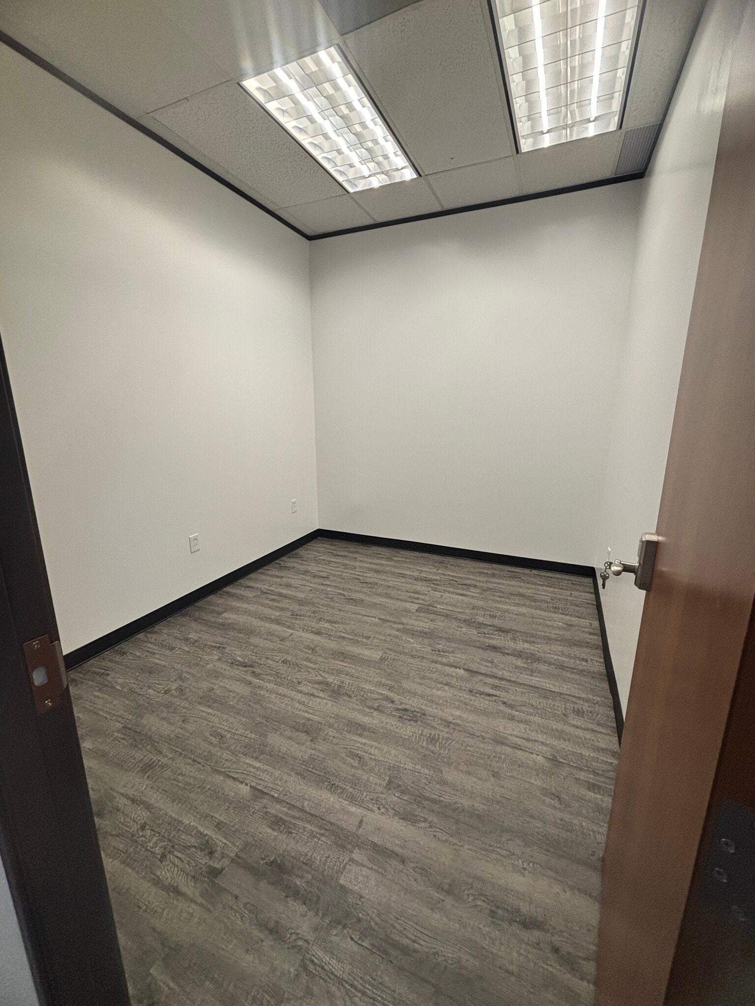 524 E Lamar Blvd, Arlington, TX à louer Photo intérieure– Image 1 sur 1