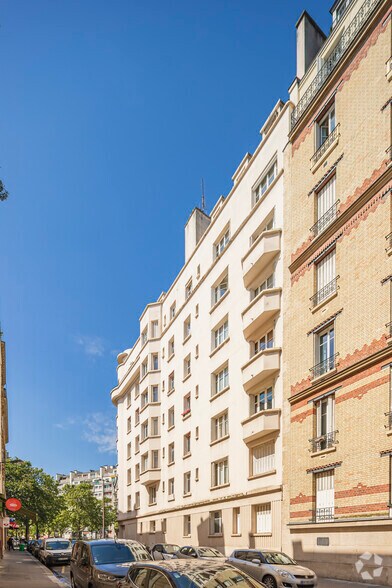 Immeuble residentiel dans Paris à vendre - Photo de l’immeuble – Image 3 sur 3