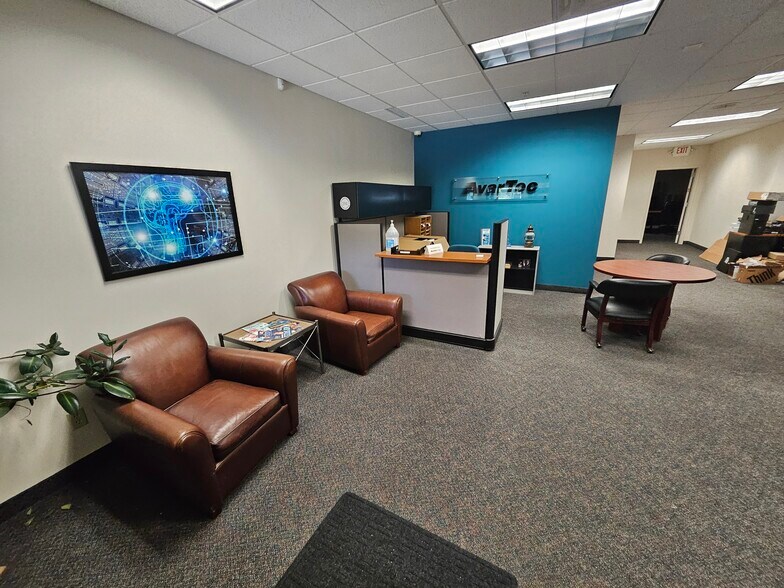9219-9255 E River Rd NW, Coon Rapids, MN à louer - Photo de l’immeuble – Image 3 sur 17