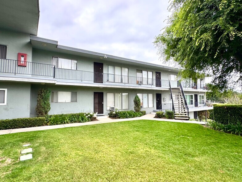 136 W Union Ave, Fullerton, CA à vendre - Photo de l’immeuble – Image 3 sur 14
