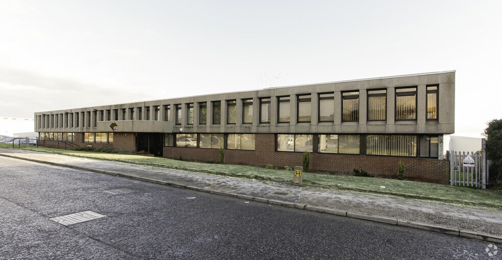 1001 Howe Moss Dr, Dyce à vendre - Photo principale – Image 1 sur 2