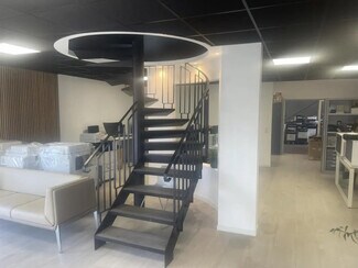 Plus de détails pour Local commercial à louer