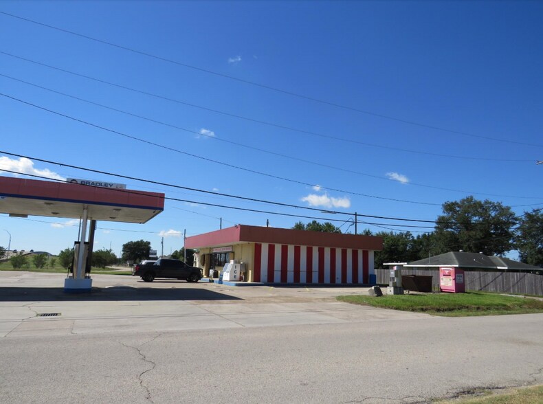 3002 Nall St, Port Neches, TX à vendre - Photo de l’immeuble – Image 2 sur 9