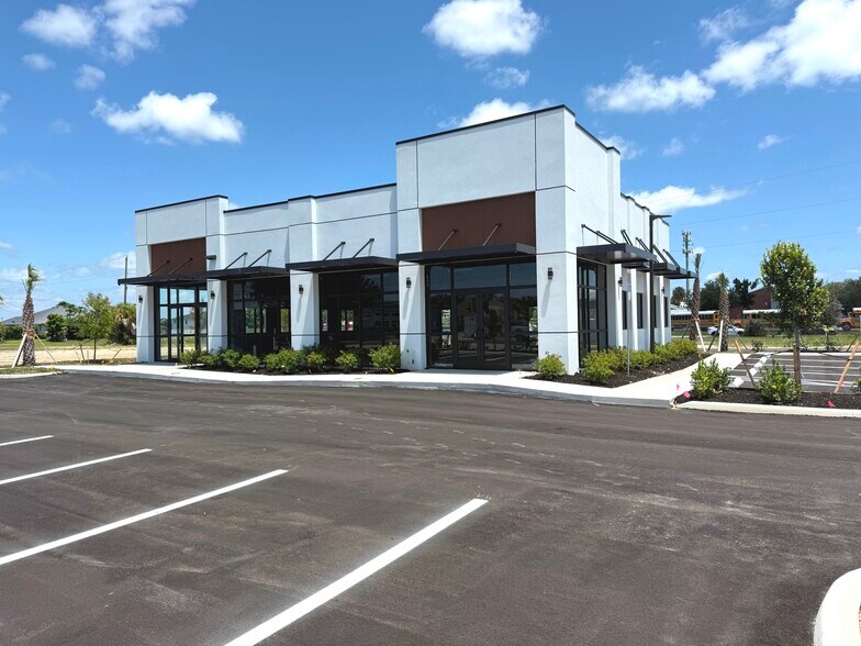 1925 Skyline Blvd, Cape Coral, FL à louer - Photo de l’immeuble – Image 1 sur 6