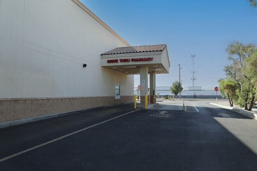 10300 Central Ave SE, Albuquerque, NM à louer - Photo de l’immeuble – Image 3 sur 4