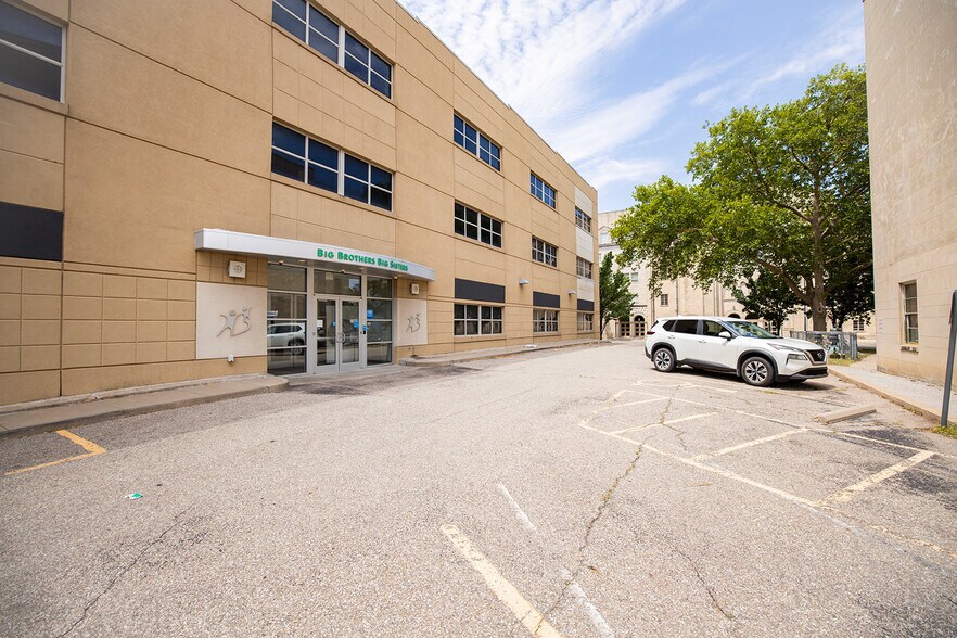 310 E 2nd St, Wichita, KS à vendre - Photo de l’immeuble – Image 3 sur 121