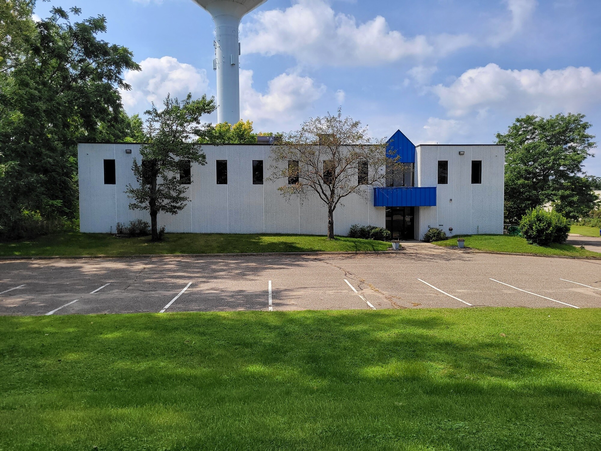 400 Commerce Ct, Vadnais Heights, MN à vendre Photo principale– Image 1 sur 28