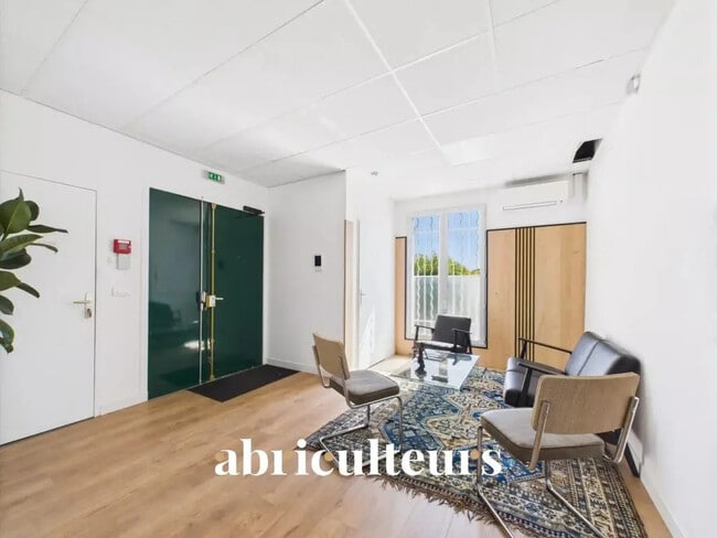 Plus de détails pour Local commercial à vendre