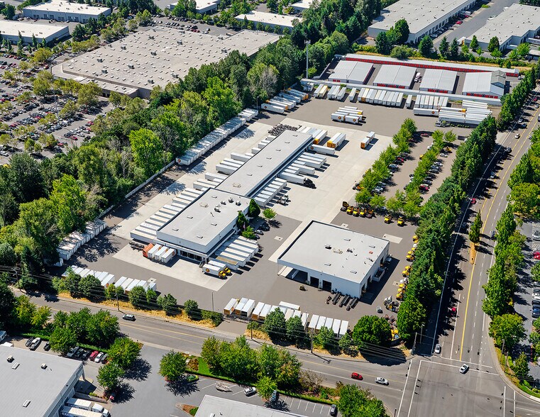13704 NE Airport Way, Portland, OR à louer - Photo de l’immeuble – Image 2 sur 5