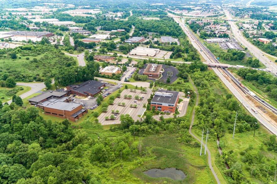 300 Allegheny Dr, Warrendale, PA à louer - Photo de l’immeuble – Image 3 sur 10