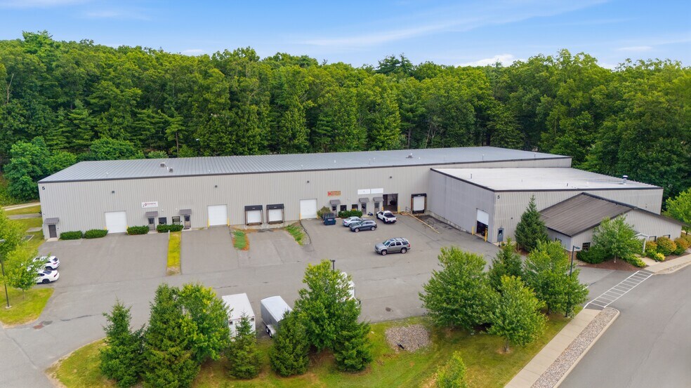5 Fairchild Sq, Clifton Park, NY à louer - Photo de l’immeuble – Image 2 sur 4