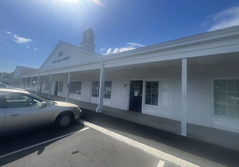 144 N Main St, Branford, CT à louer - Photo de l’immeuble – Image 2 sur 13