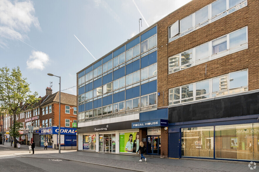 12-18 Station Para, Barking à louer - Photo de l’immeuble – Image 3 sur 4