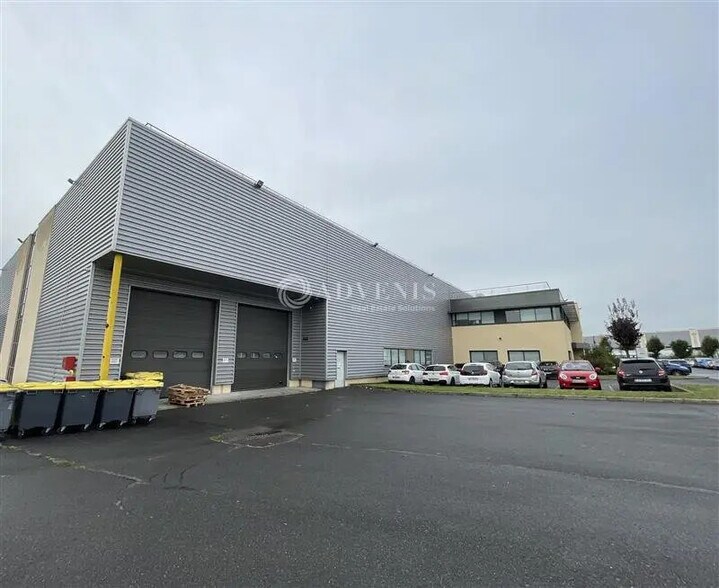 Local d’activités dans Le Mesnil-Amelot à louer - Photo de l’immeuble – Image 1 sur 9