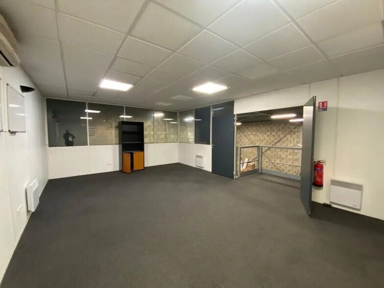 Local d’activités dans Décines-Charpieu à louer - Photo intérieure – Image 3 sur 6