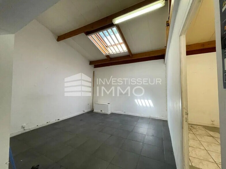 Local commercial dans Valenton à vendre - Photo de l’immeuble – Image 3 sur 5