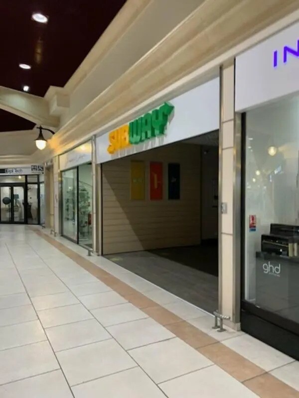 Plus de détails pour Local commercial à louer