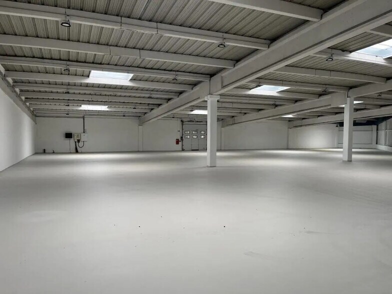 Industriel/Logistique dans Maurepas à louer - Photo de l’immeuble – Image 2 sur 12