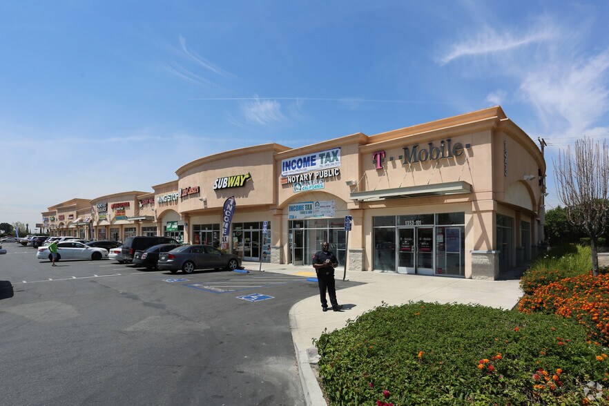 568-618 S Mount Vernon Ave, San Bernardino, CA à louer - Photo principale – Image 2 sur 6