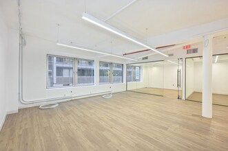 6 E 46th St, New York, NY à louer Photo intérieure– Image 2 sur 6