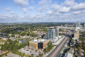 9050 Yonge St, Richmond Hill, ON - VUE AÉRIENNE  vue de carte
