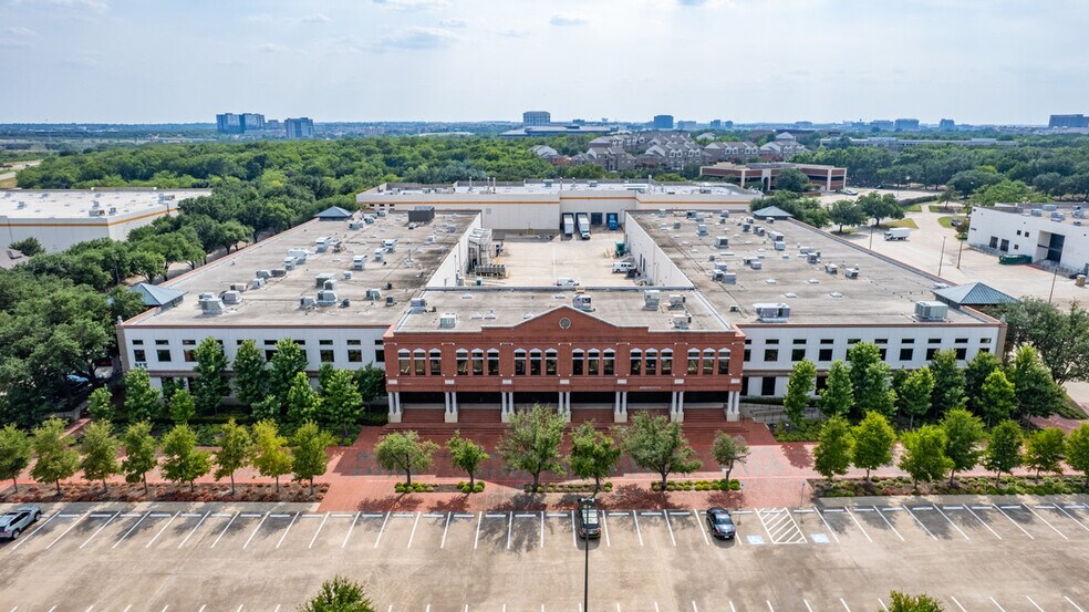 6221 Riverside Dr, Irving, TX à louer - Photo de l’immeuble – Image 3 sur 17