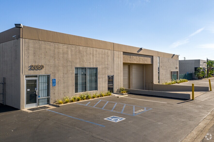 2030-2050 E Orangethorpe Ave, Anaheim, CA à louer - Photo principale – Image 1 sur 5