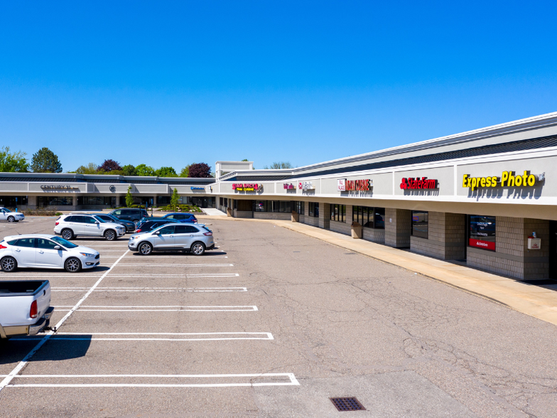 37104-37152 Six Mile Rd, Livonia, MI à louer - Photo de l’immeuble – Image 3 sur 5