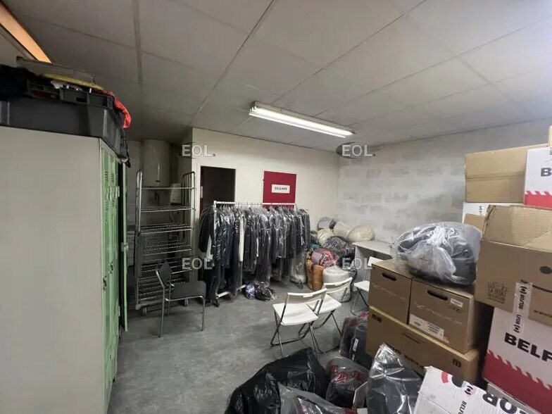 Local d’activités dans Vénissieux à louer - Photo de l’immeuble – Image 2 sur 13