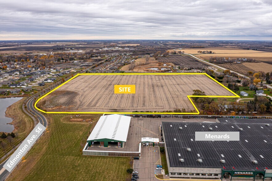 Edmonton Ave, Hutchinson, MN à vendre - Photo de l’immeuble – Image 2 sur 5