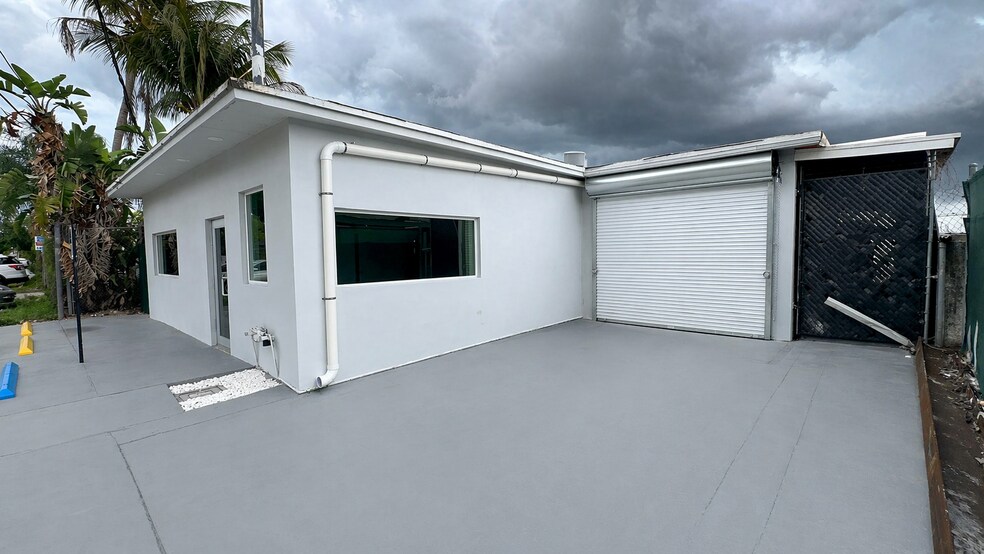 1420 NE 131st St, North Miami, FL à louer - Photo de l’immeuble – Image 3 sur 25