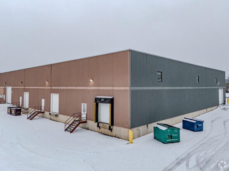 596 Rennie St, Hamilton, ON à louer - Photo de l’immeuble – Image 2 sur 3