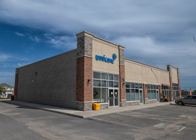 218 Main St, Loyalist, ON à louer - Photo de l’immeuble – Image 3 sur 13