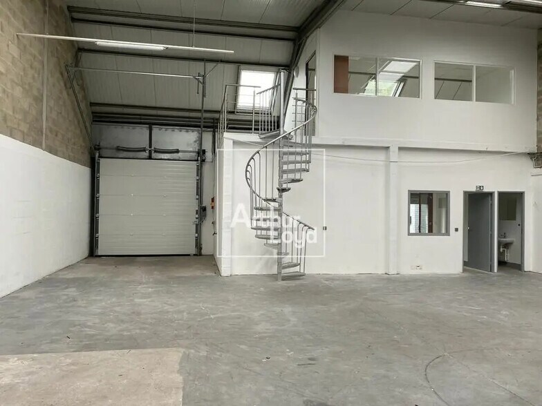 4-42 Rue Paul Claudel, Évry-Courcouronnes à louer - Photo de l’immeuble – Image 2 sur 9