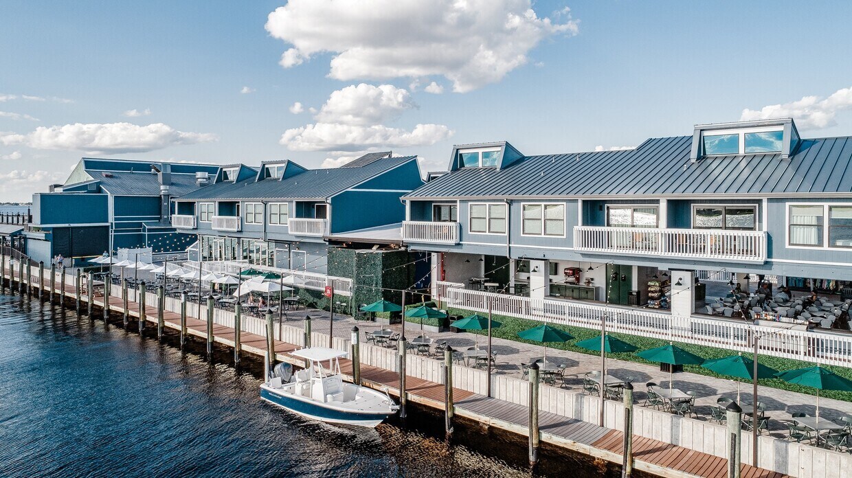 1200 W Retta Esplanade, Punta Gorda, FL à louer Photo de l’immeuble– Image 1 sur 3